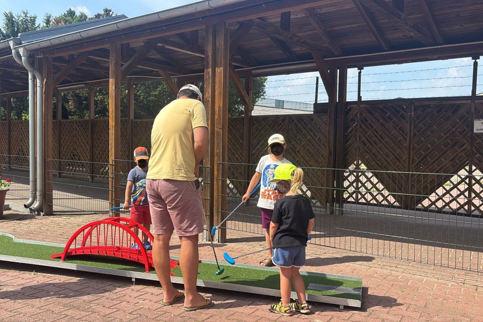 Spaß beim Minigolf für die ganze Familie, Foto: Thomas Kensing, Lizenz: Thomas Kensing