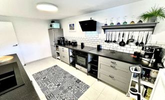 Küche voll ausgestattet, Foto: Hüller