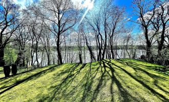 Grundstück mit Blick auf den See am Wald, Foto: Hüller