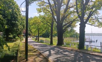 Blick auf den Uferweg direkt vor dem Garten, Foto: H. Herrmann, Lizenz: H. Herrmann